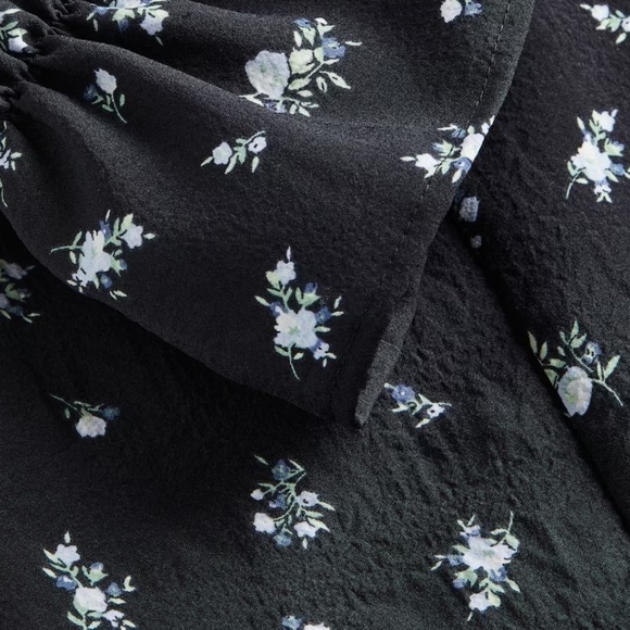 H&M Puffed Sleeve Creped A Line Mini Dress by Divided  Black Floral. Size Med - Picture 5 of 6